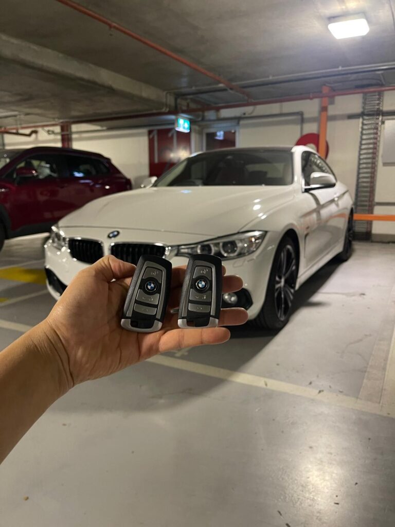 Locksmith St Albans mobile car key replacement service