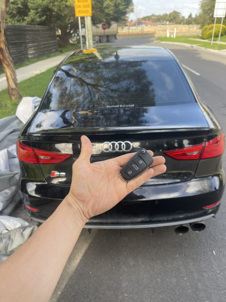 Locksmith Tarneit mobile car key replacement service